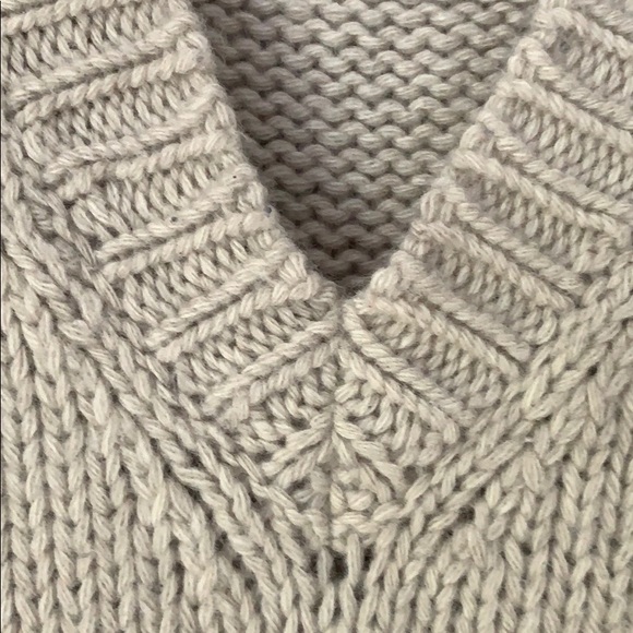 Long v neck heavy sweater made in Italy - Picture 4 of 5